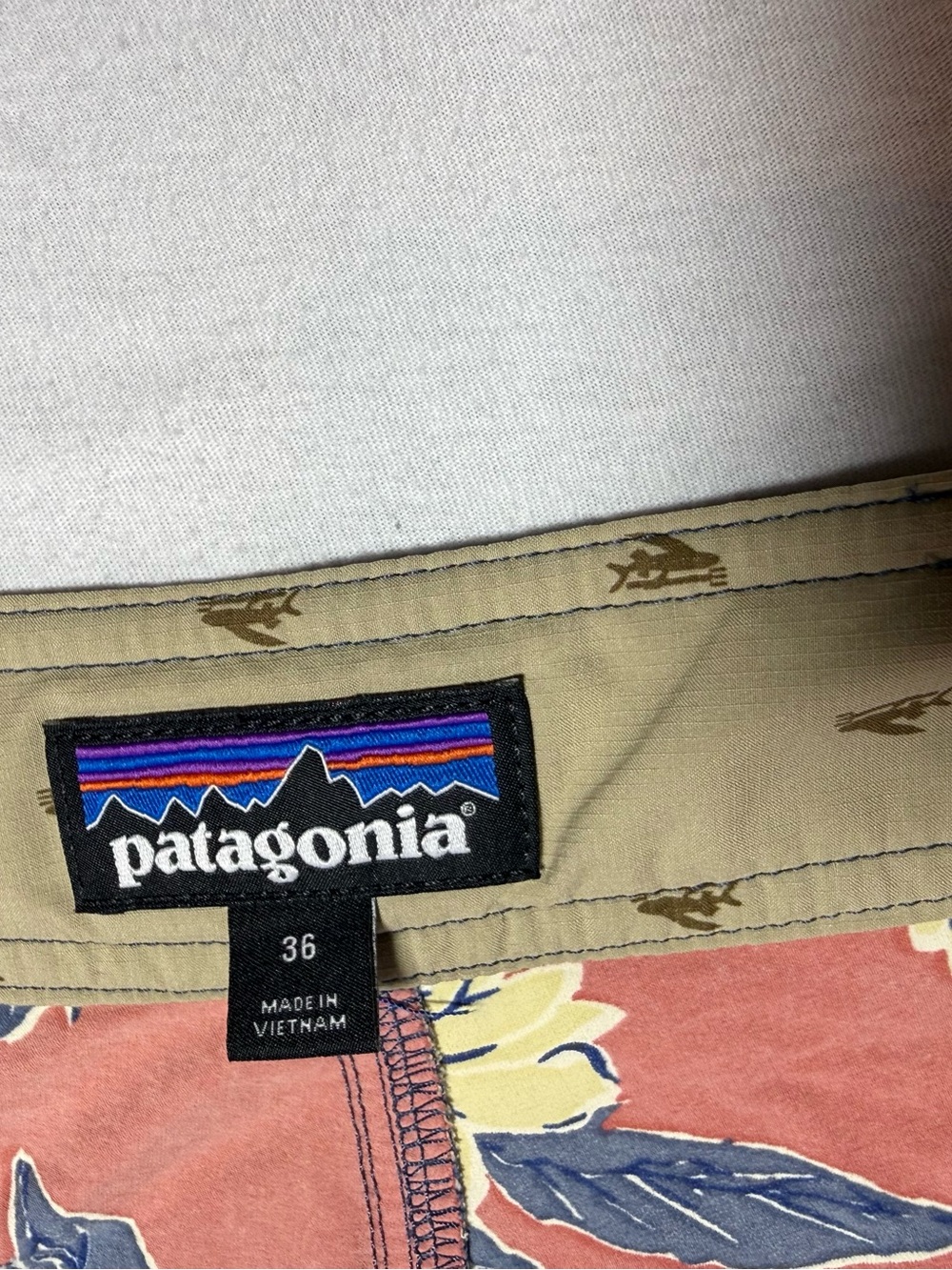 Patagonia Men’s Red Floral Boardshorts with Navy Trim - Picture 7 of 10